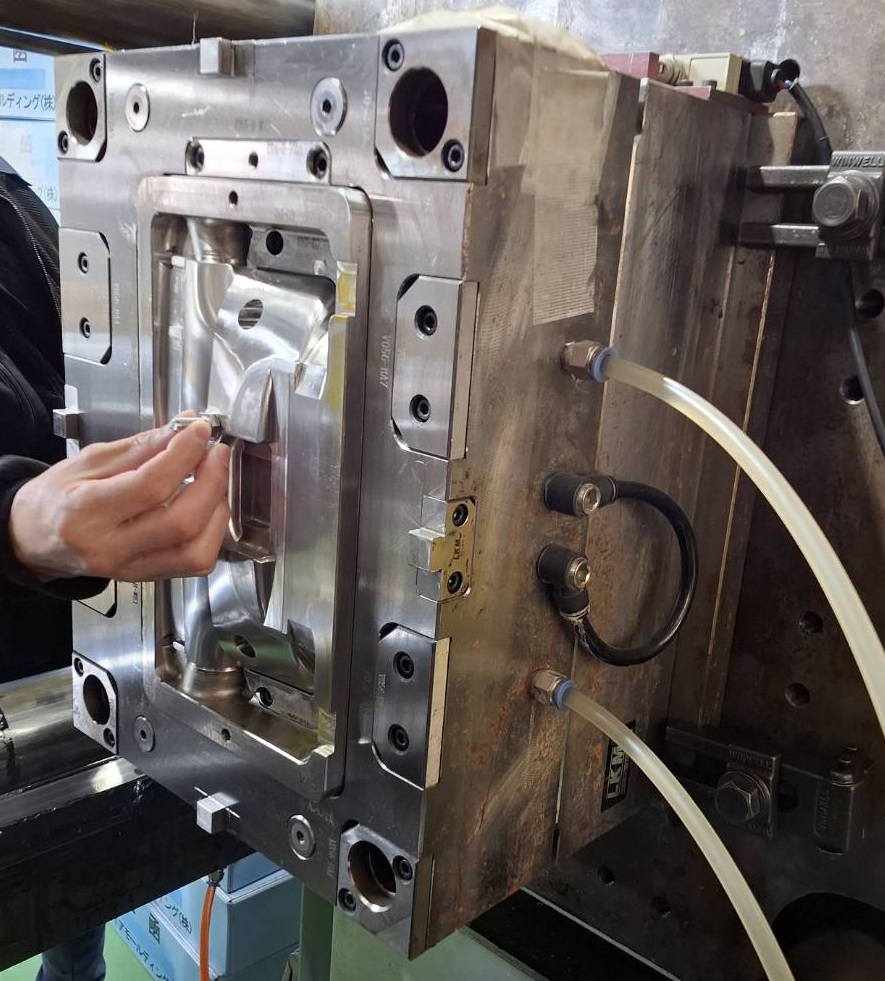 インサート成形