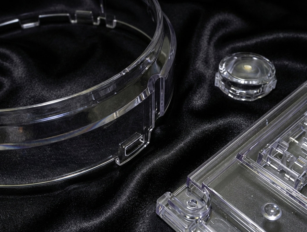 白物・透明部品の外観品質で高い評価をいただいています